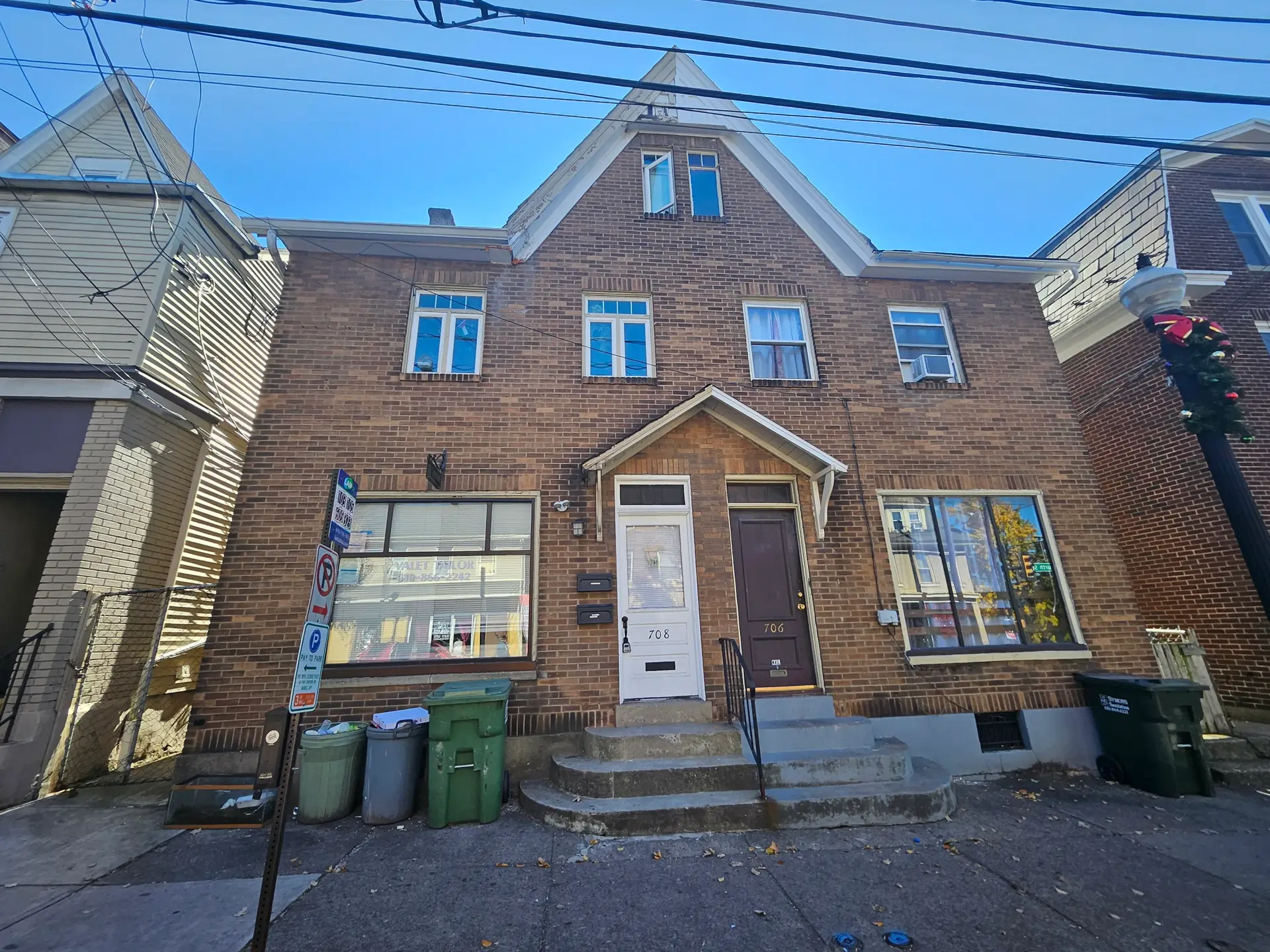 +/-1,250 SF Street Retail Space Available for Lease